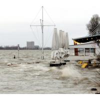 4753_0672 Hochwasser an der Strandperle - Wellen am Elbufer. | 